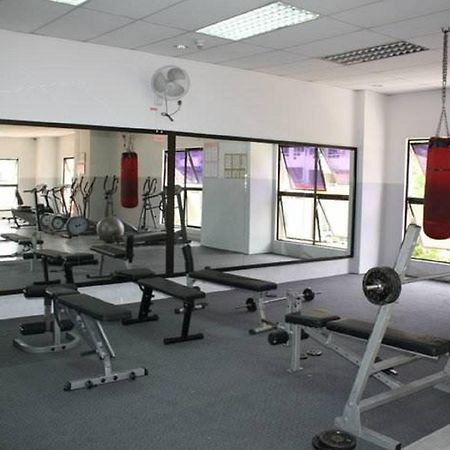 Kk Waterfront Suites At Marina Court Kota Kinabalu Bagian luar foto
